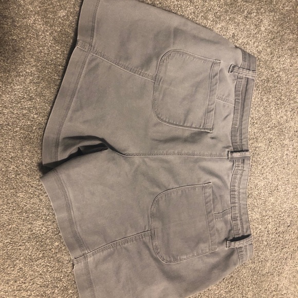 Grey shorts - Picture 2 of 4